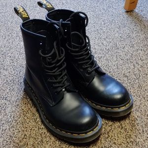 Like new Doc Martens 1460 boot (smooth leather)